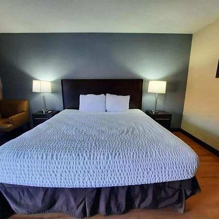 Americas Best Value Inn Молін Екстер'єр фото