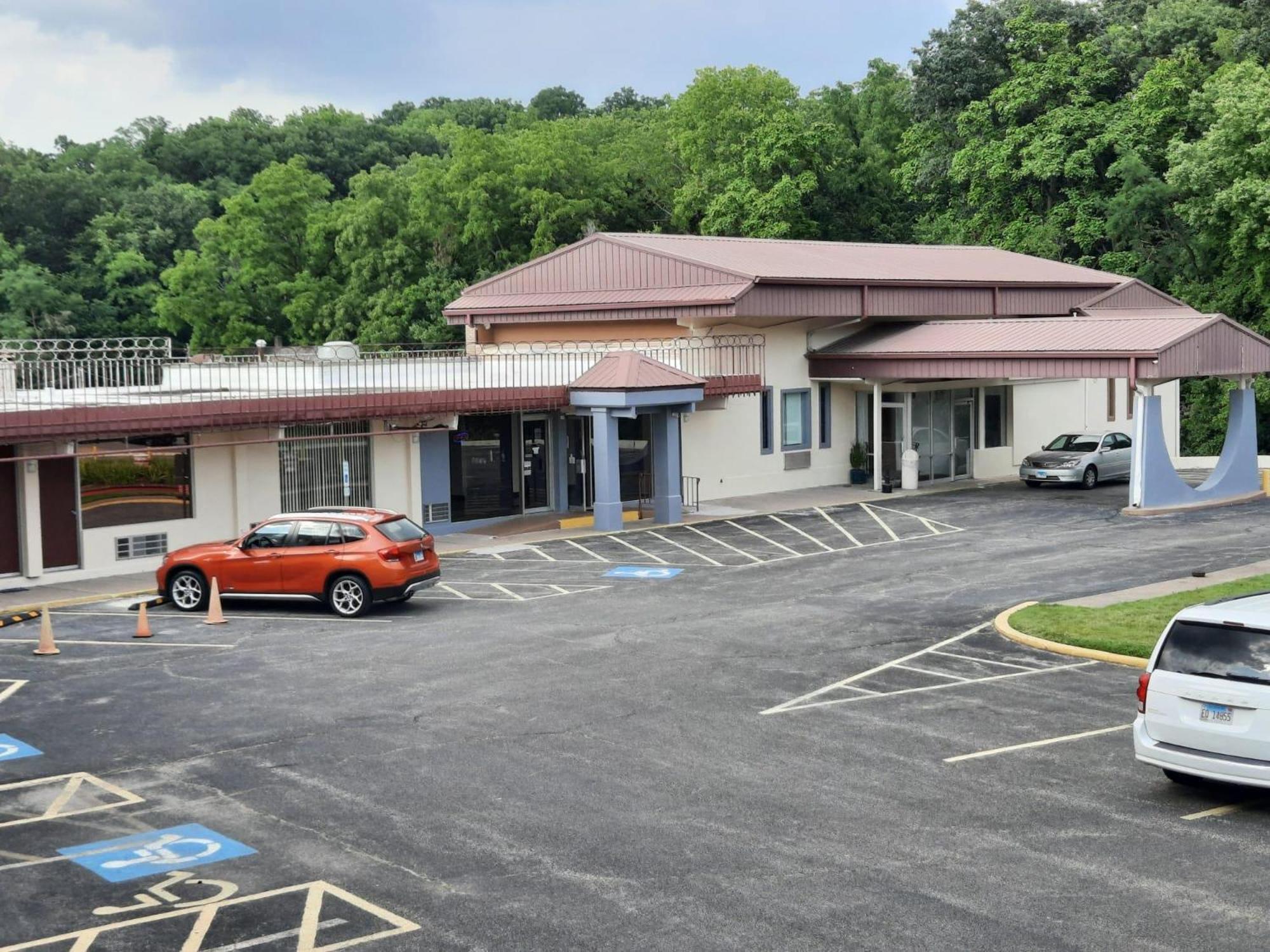 Americas Best Value Inn Молін Екстер'єр фото