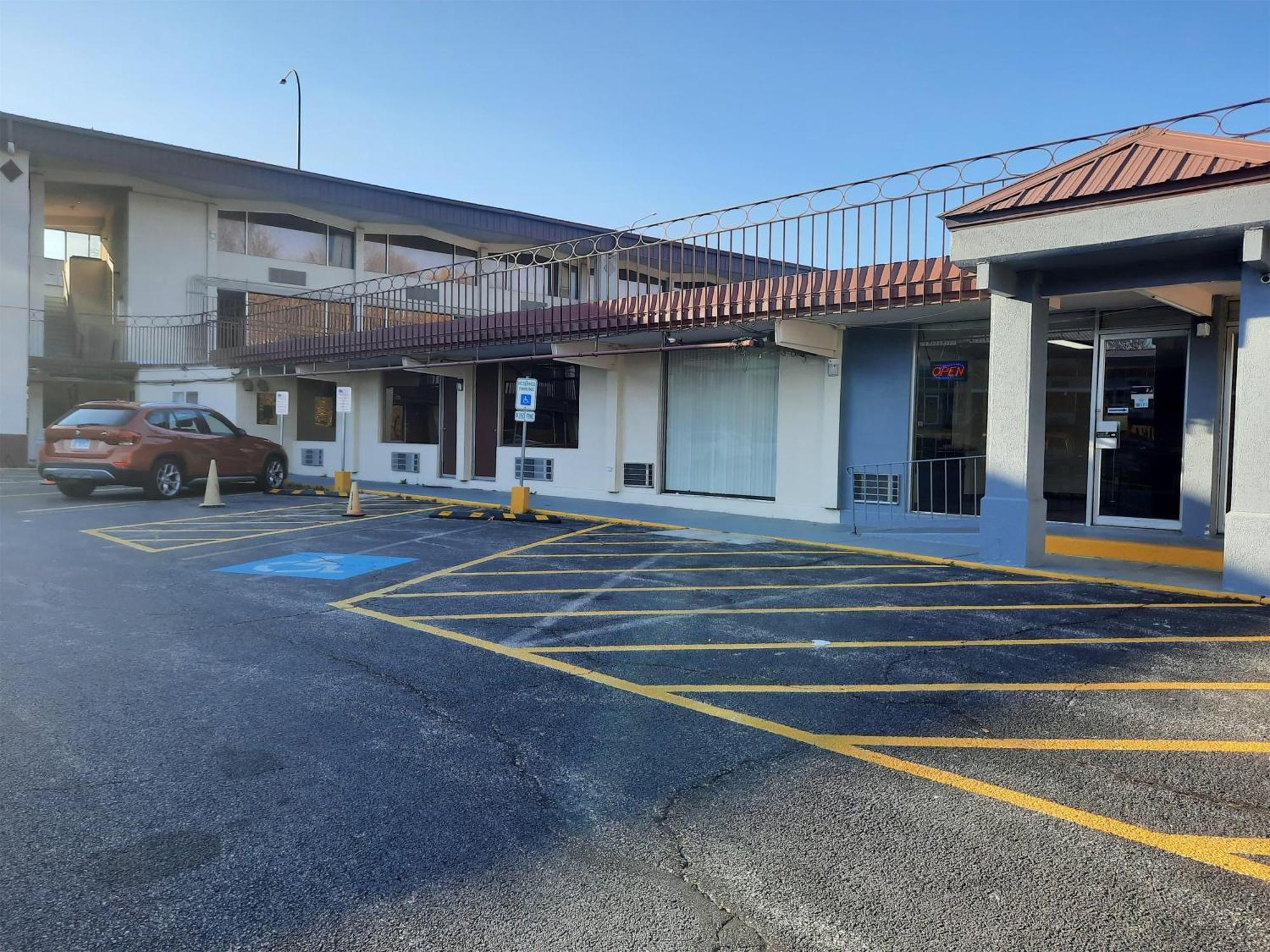 Americas Best Value Inn Молін Екстер'єр фото