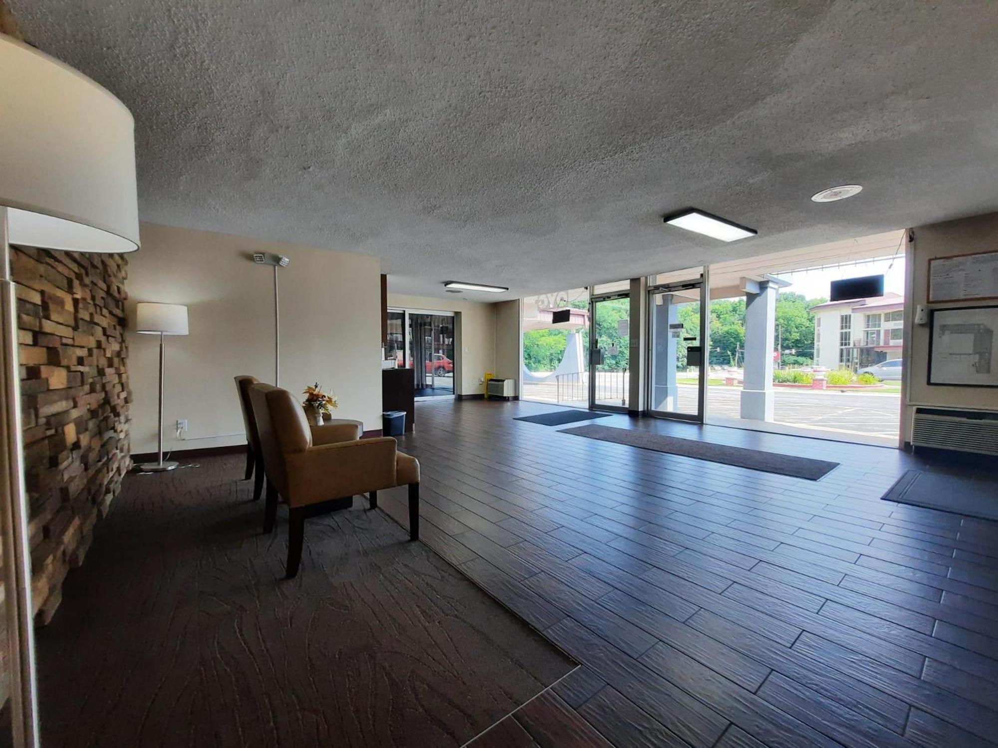 Americas Best Value Inn Молін Екстер'єр фото