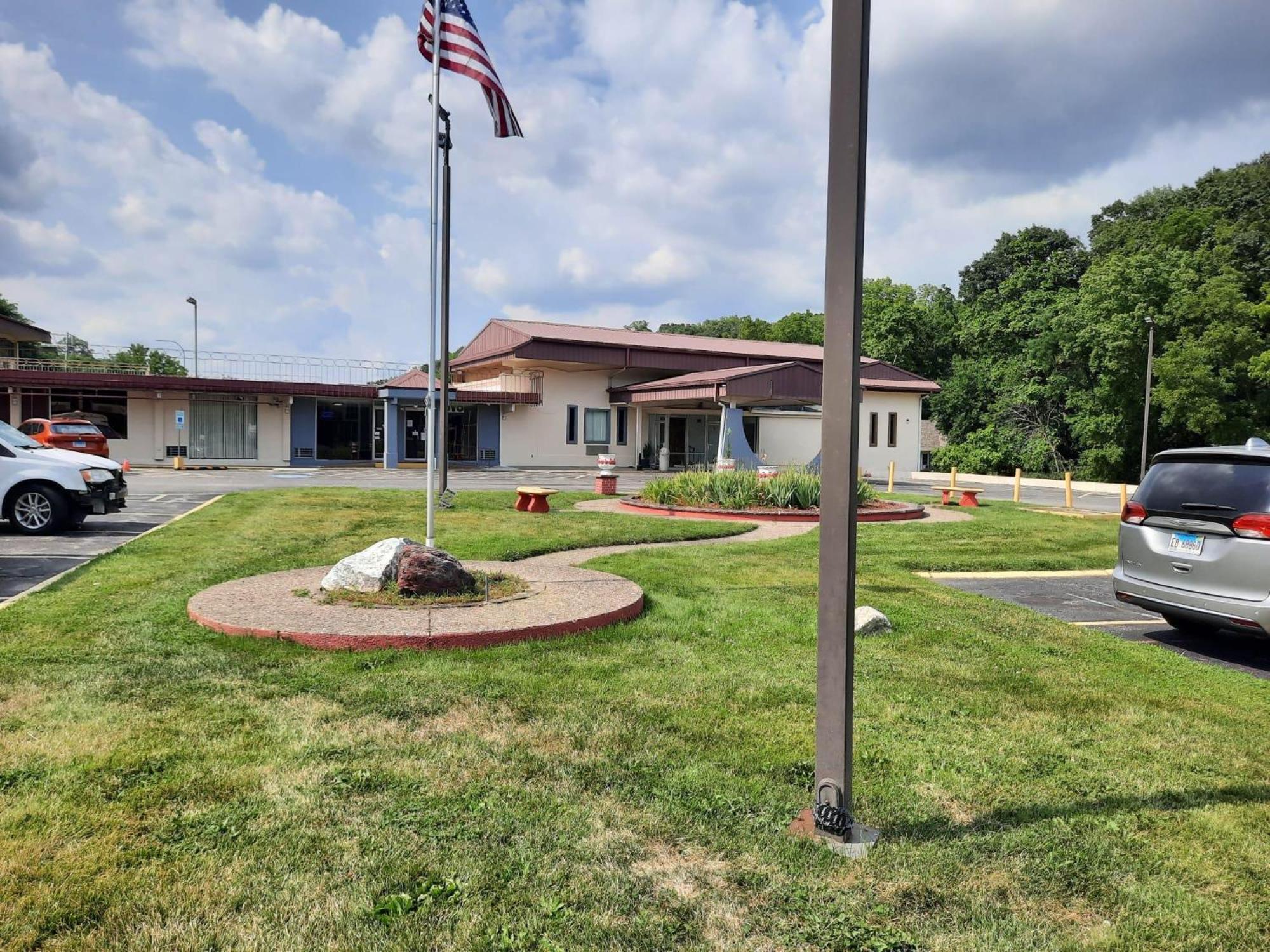 Americas Best Value Inn Молін Екстер'єр фото